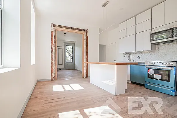 Rented by EXR | media 24