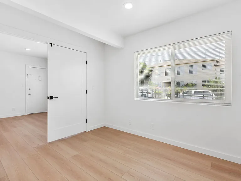 451 Normandie Pl #3 — Photo 4