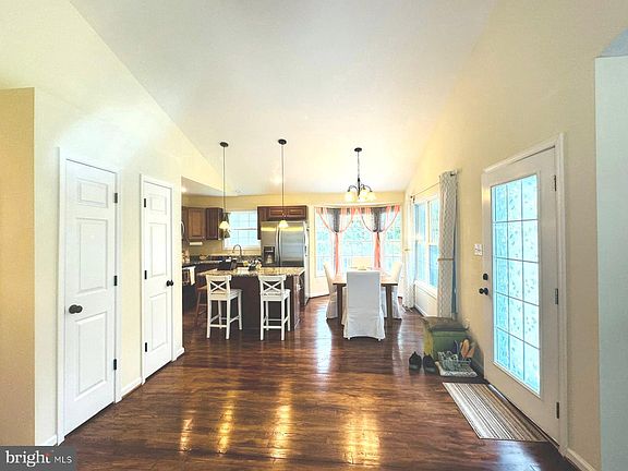 5th image of 214 Persimmon Dr