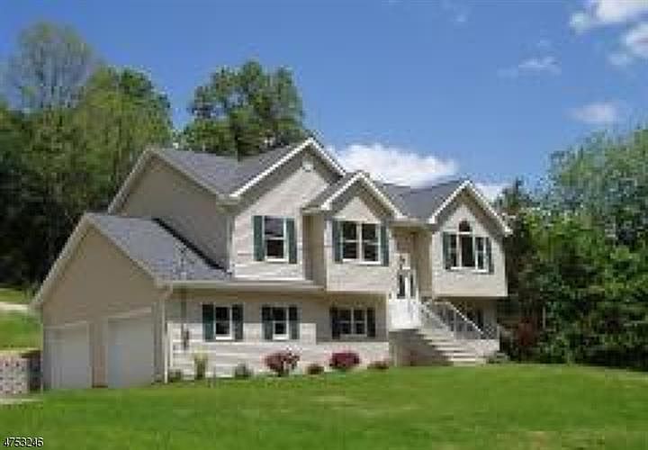 1st image of 14 Walnut Hill Dr