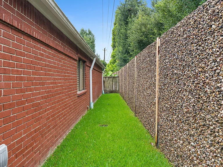 230 Lakeside Blvd — Photo 41