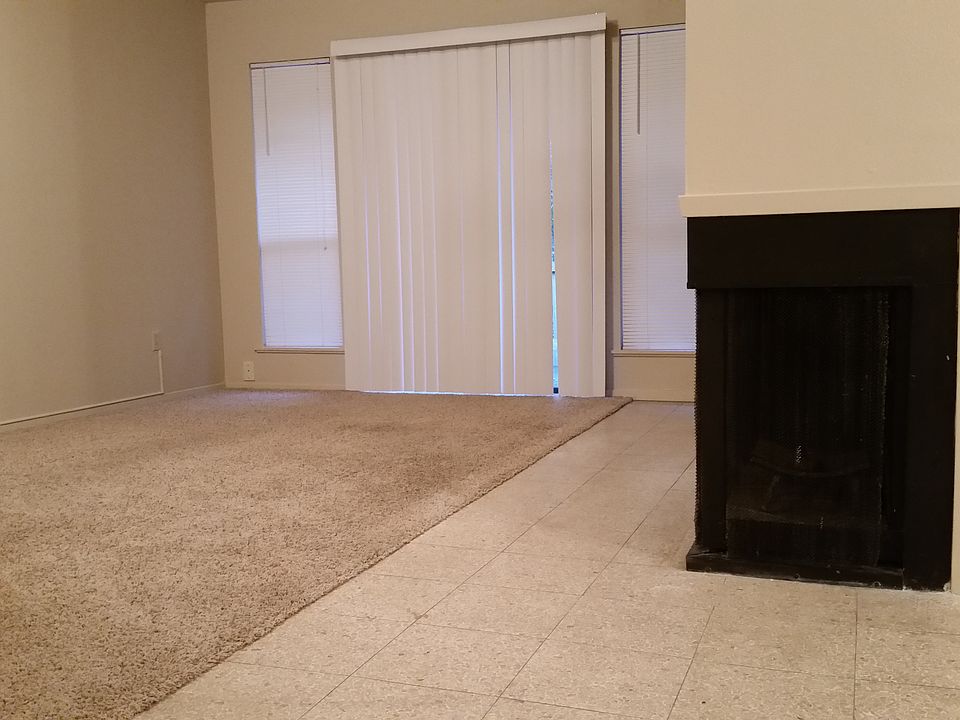 TH 13 Living Rm_12102014