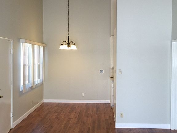 3rd image of 772 Sidonia Ave