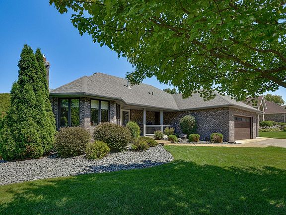 5th image of 313 Wyndham Cir W