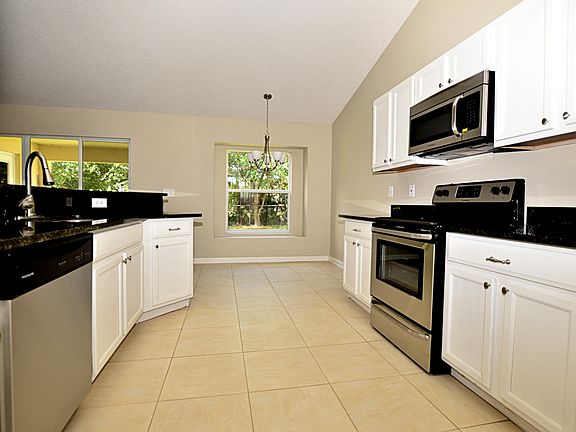 5th image of 986 SE Brookedge Ave