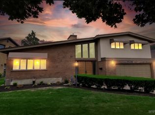 2503 Parkview Dr, Niagara Falls, NY 14305