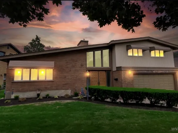 2503 Parkview Dr, Niagara Falls, NY 14305