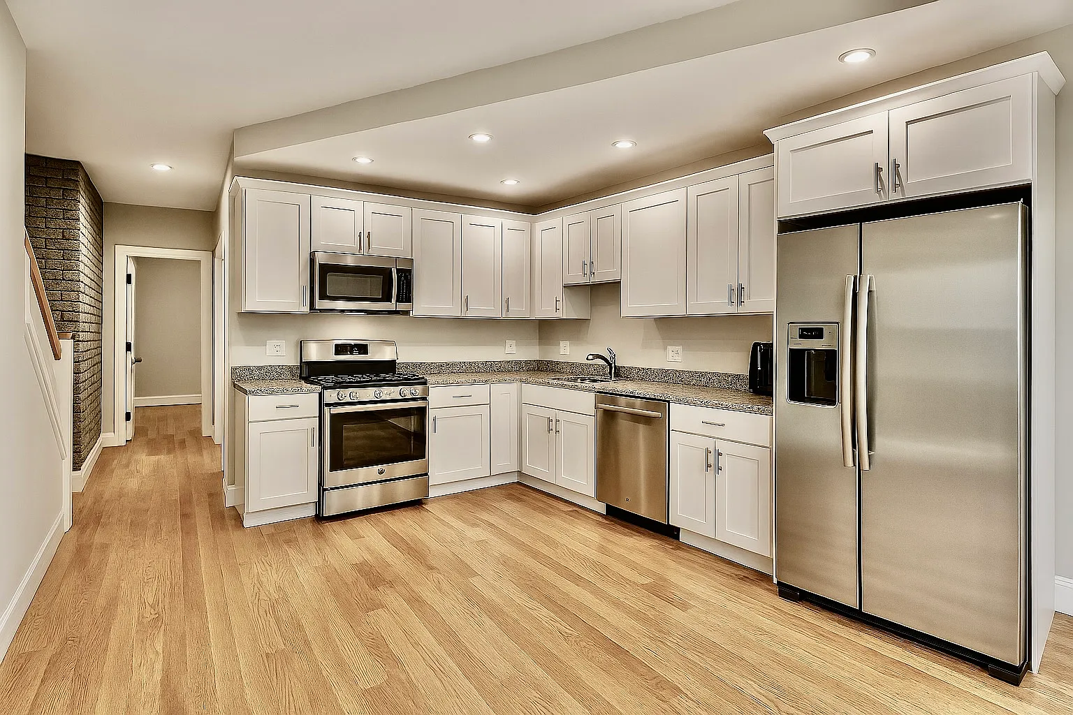5 bed, 1582 sqft, $5,650 — Photo 1