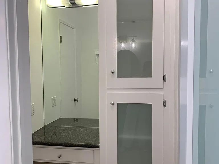 DRESSING AREA AND LINEN CLOSET