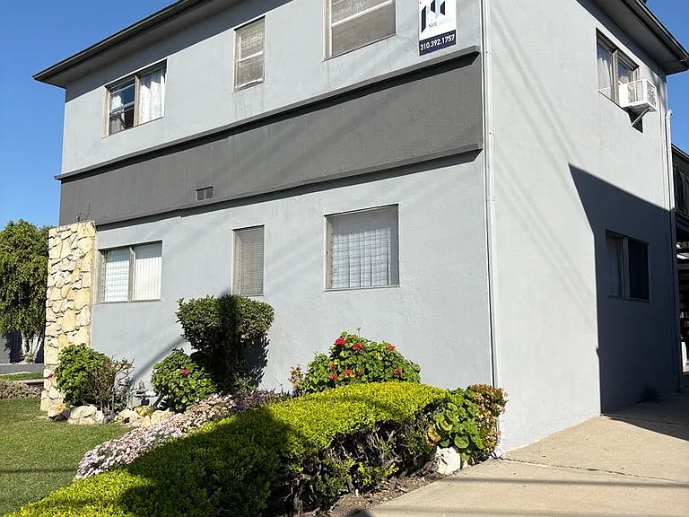 4729 San Vicente Blvd — Photo 1