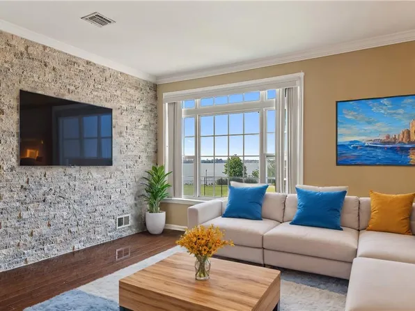 299 Surf Drive #218, Bronx, NY 10473