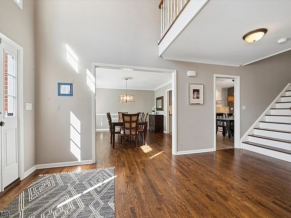 5th image of 7 Robin Ct