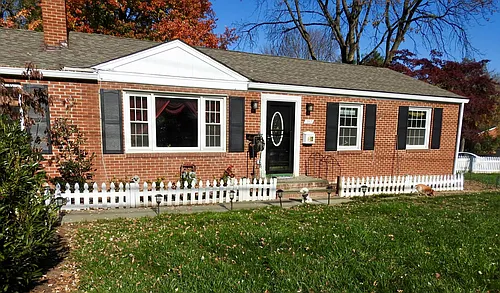 357 Lawyers Rd NW Photo 1