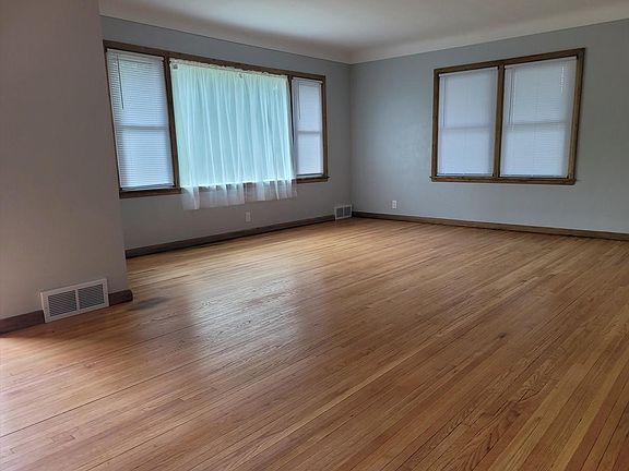 4th image of 985 Bradley St