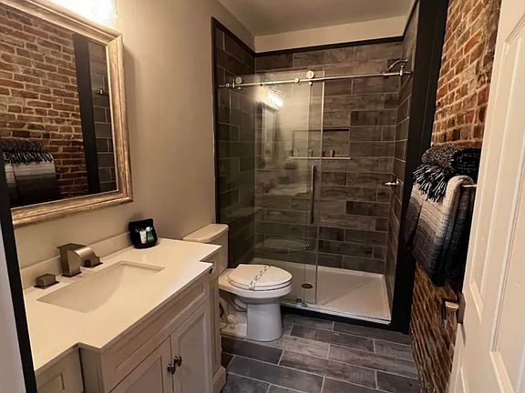 3rd image of 170 Glen St #2