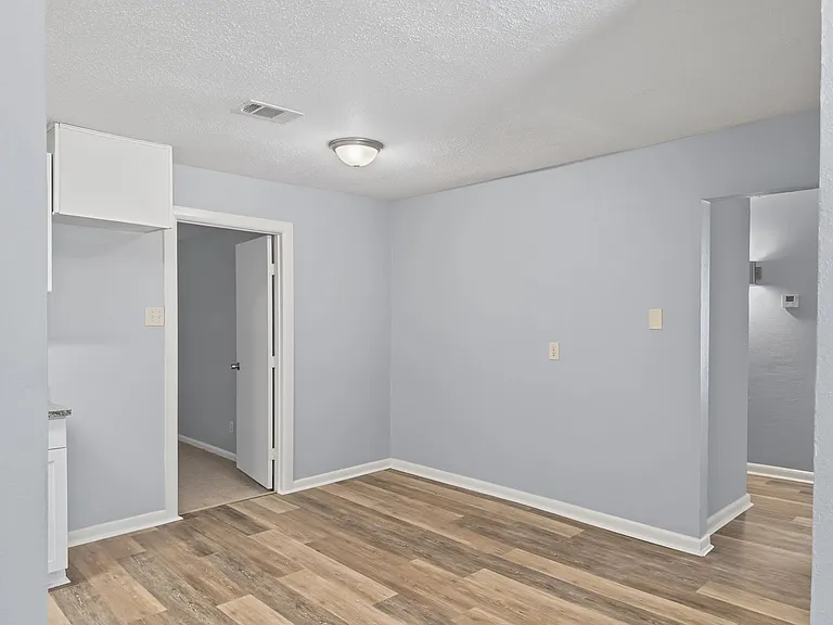 5427 Willow Glen Dr — Photo 6
