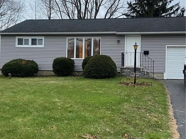 215 Rita Dr, North Syracuse, NY 13212