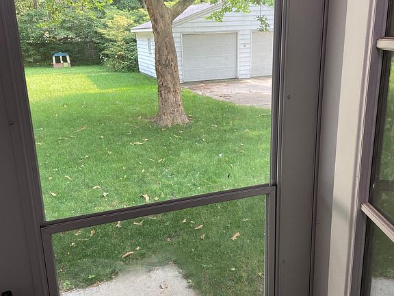 3rd image of 634 Fendale Ct SE