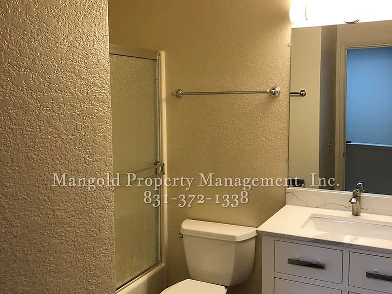 Huckleberry Hill Apartments — Photo 9