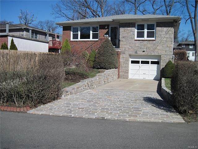 1st image of 27 Wallace Pkwy
