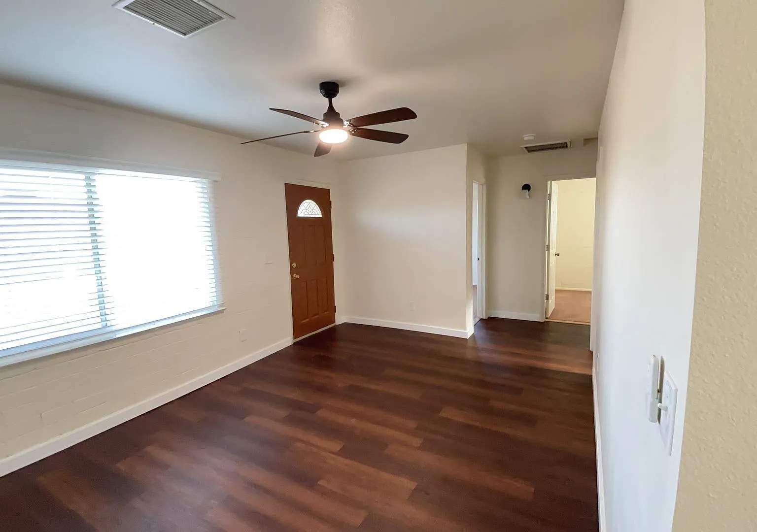 Charming 2 bedroom unit in a great location — Photo 4