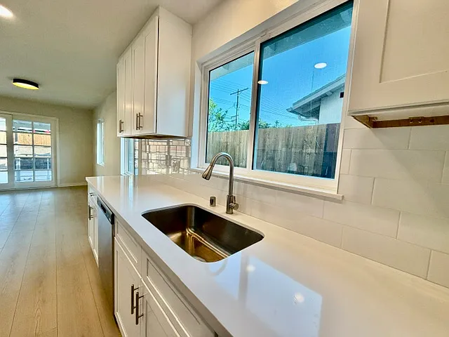 23130 Hartland St — Photo 6