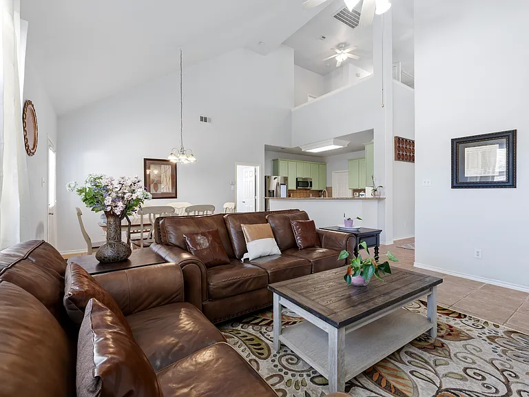 704 San Antonio Trl — Photo 6