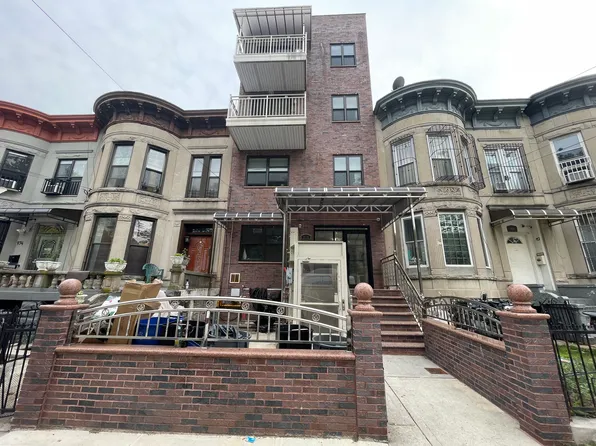 970 52nd Street image 1 of 10