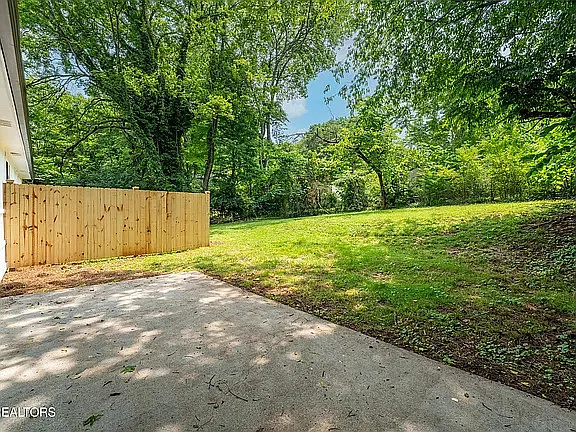 502 Hayworth Dr #B — Photo 16
