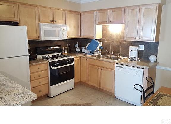 3rd image of 39303 Heatherheath Dr