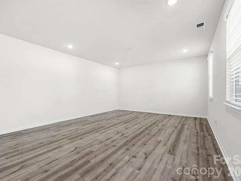 7024 Maple Run Cir — Photo 30