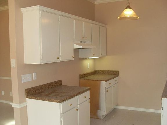 5th image of 506 N Avenue H