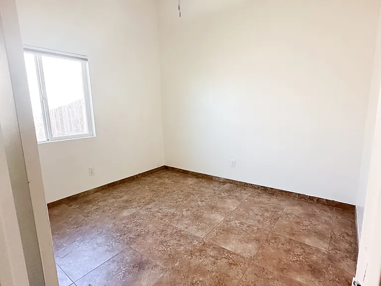 3025 W Irma Ln — Photo 7