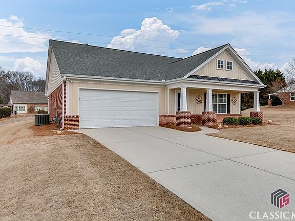2nd image of 28 Blakewood Court