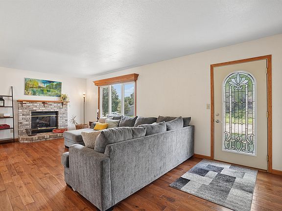 2nd image of 430 Balboa Ave
