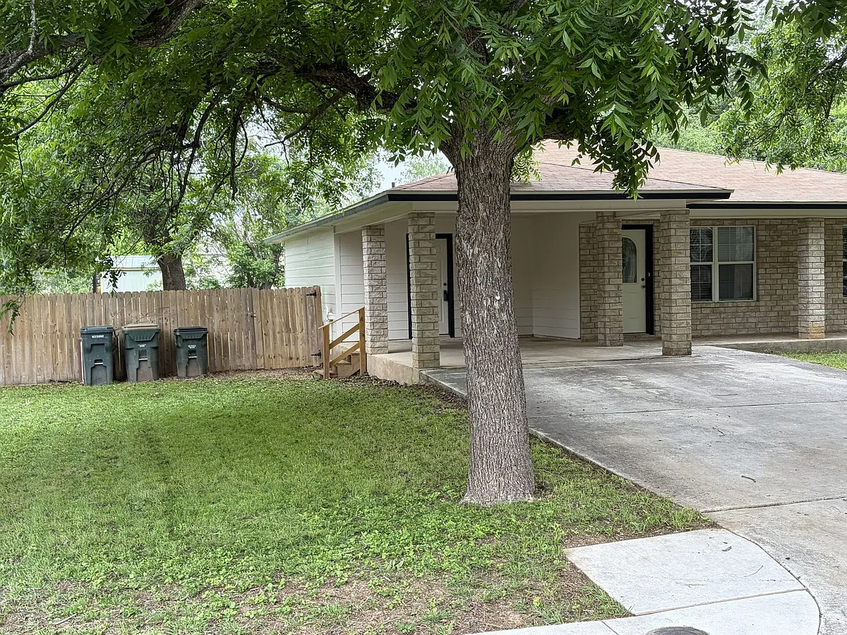 Building Photo - 617 Conway Dr