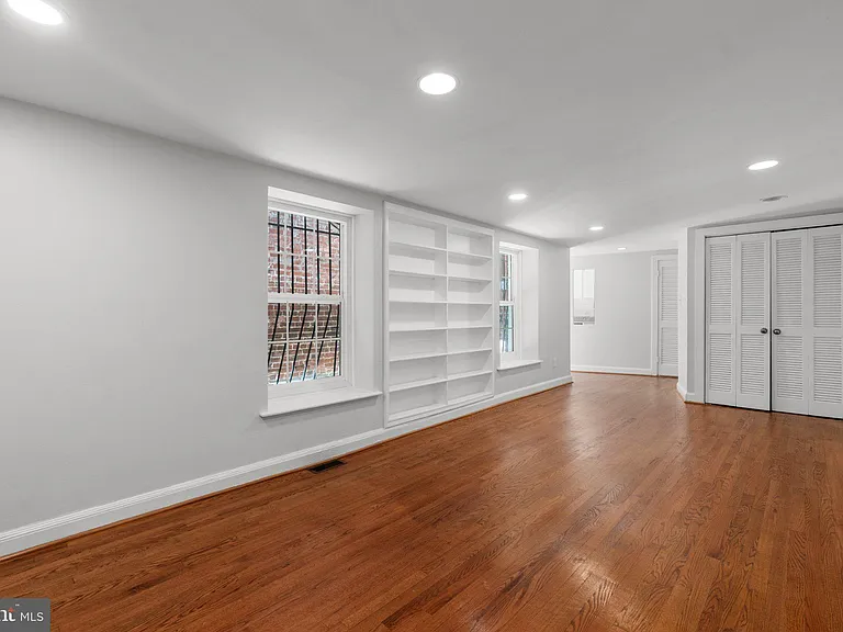 1722 Willard St NW #B — Photo 11