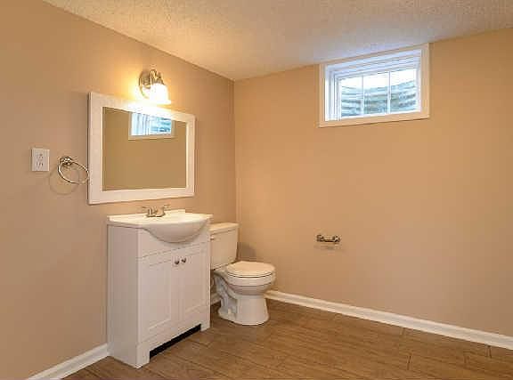 2nd image of 402 Warren Cir