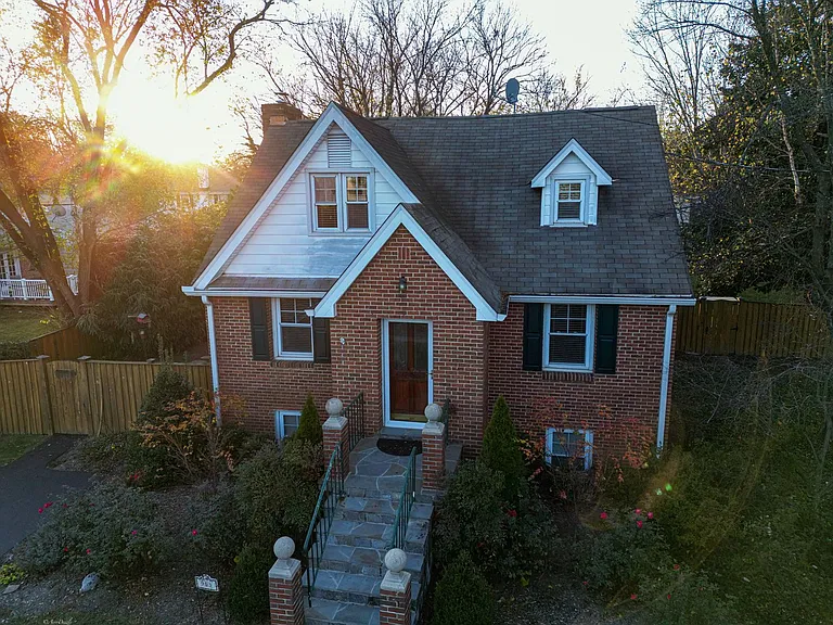 903 Crestview Dr — Photo 19