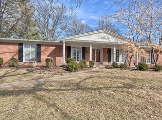 852 Claymont Dr, Ballwin, MO