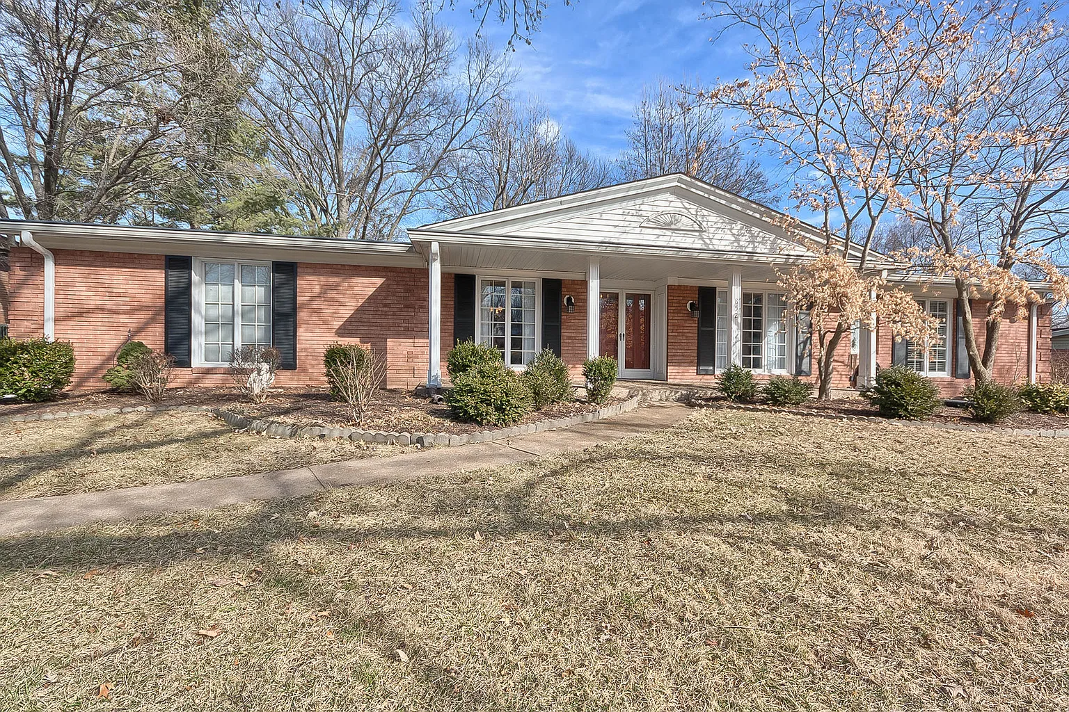 852 Claymont Dr photo 1