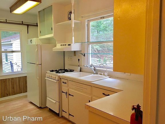 4th image of 1542 Sylvan Ave SE