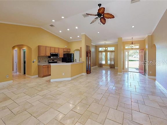 3rd image of 1600 Saracen Ln