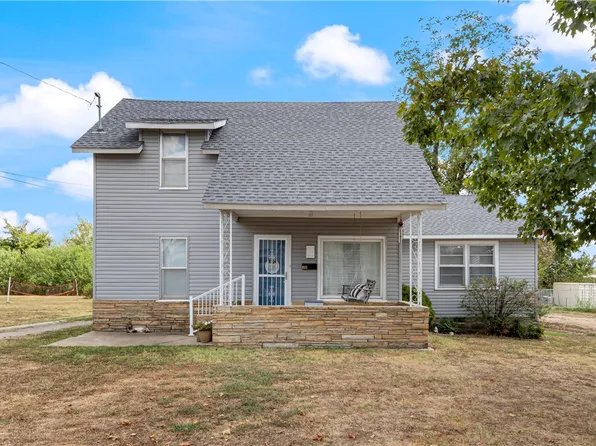 1521 S 4th St, Rogers, AR 72756