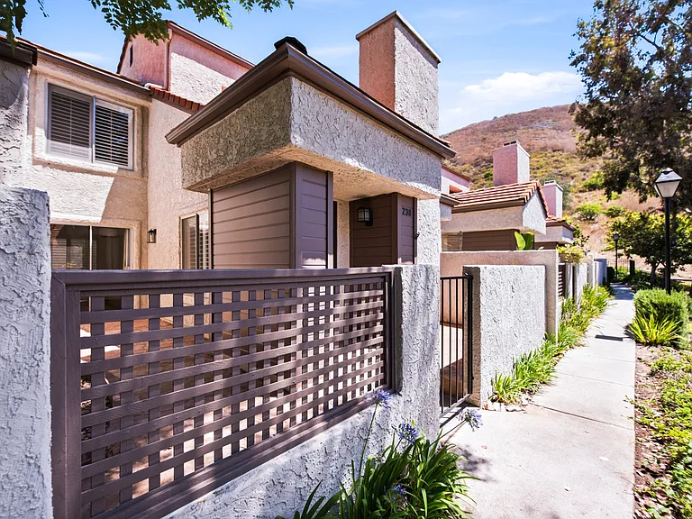 238 N Via Colinas — Photo 1