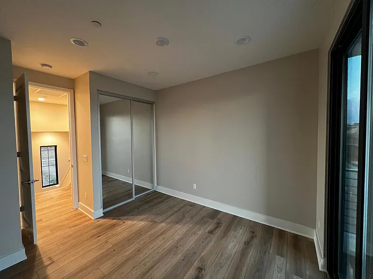1016 Palmaria Ct — Photo 15