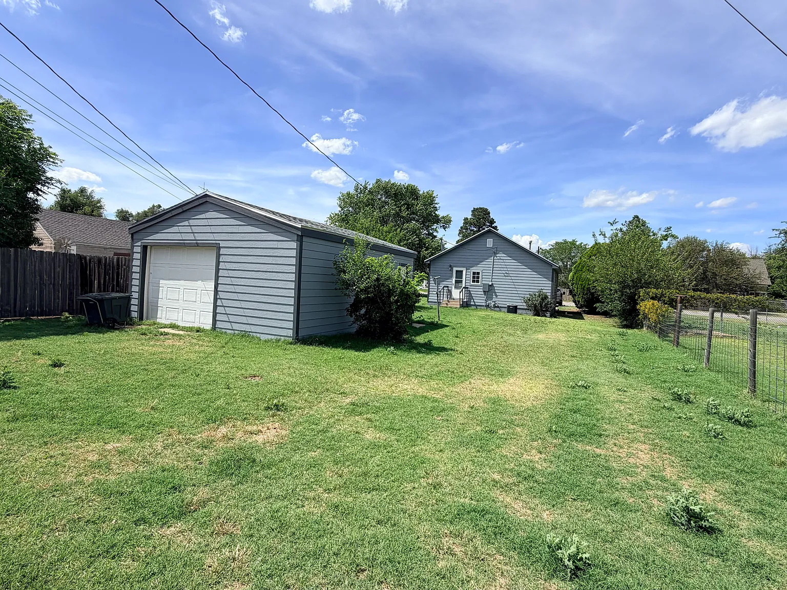 2 bed, 916 sqft, $900 — Photo 2