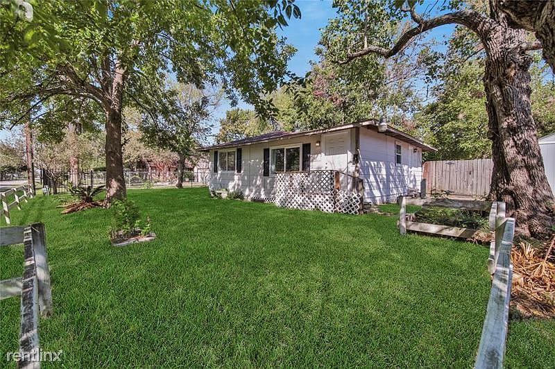 1st image of 210 Avenue D