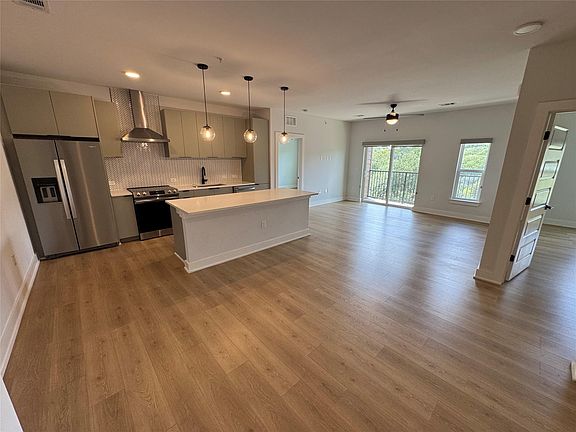 5th image of 2500 Longview St #302