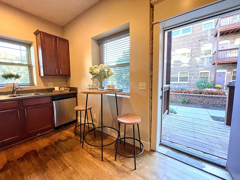 2934 Leavenworth St — Photo 24